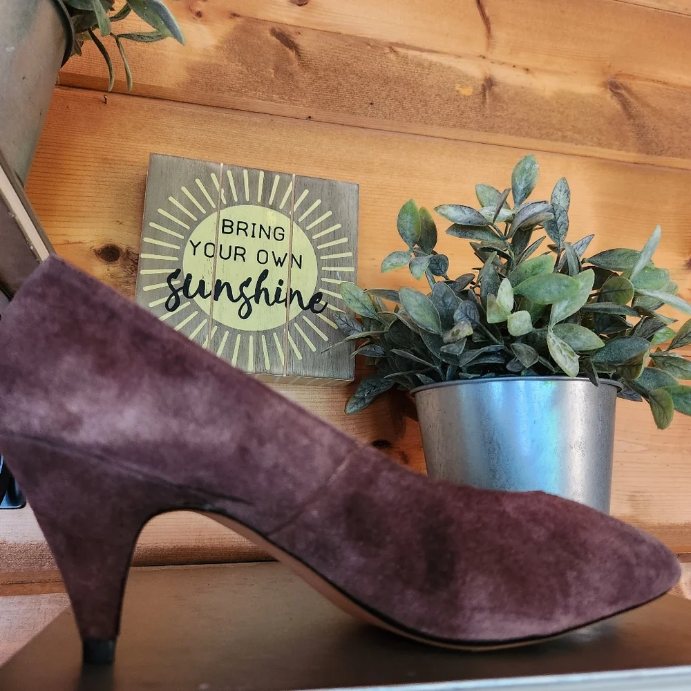 Carriage Court 💜 Vintage 663 Suede Leather Pigskin Pump Brown Heel Slip On 6.5D